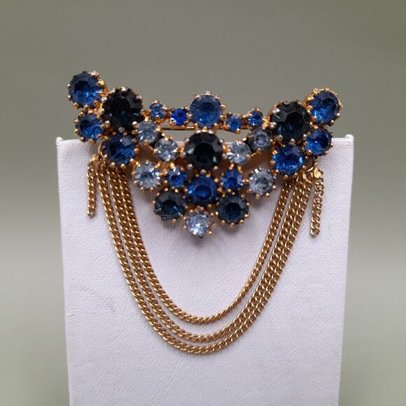 Vintage Karu Arke Blue Rhinestone Brooch, Made in Austria, 1950s, 1 by 2 Inches - Picture 5 of 11